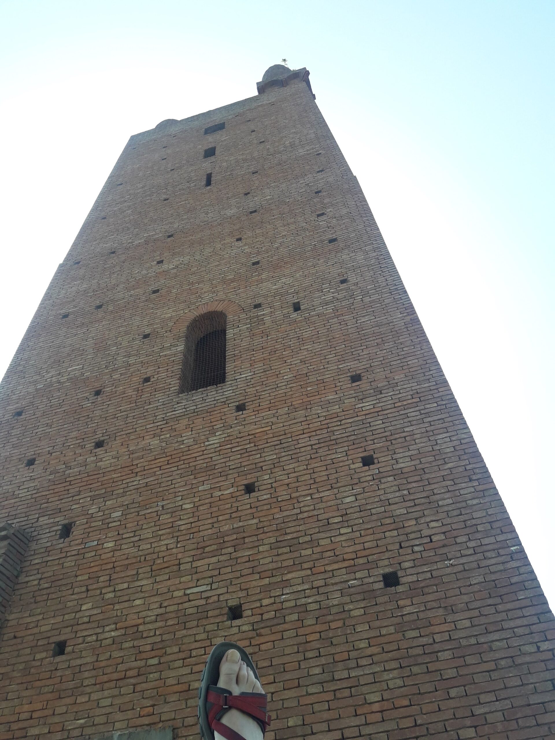 Rocca di Federico II e ditone del piede