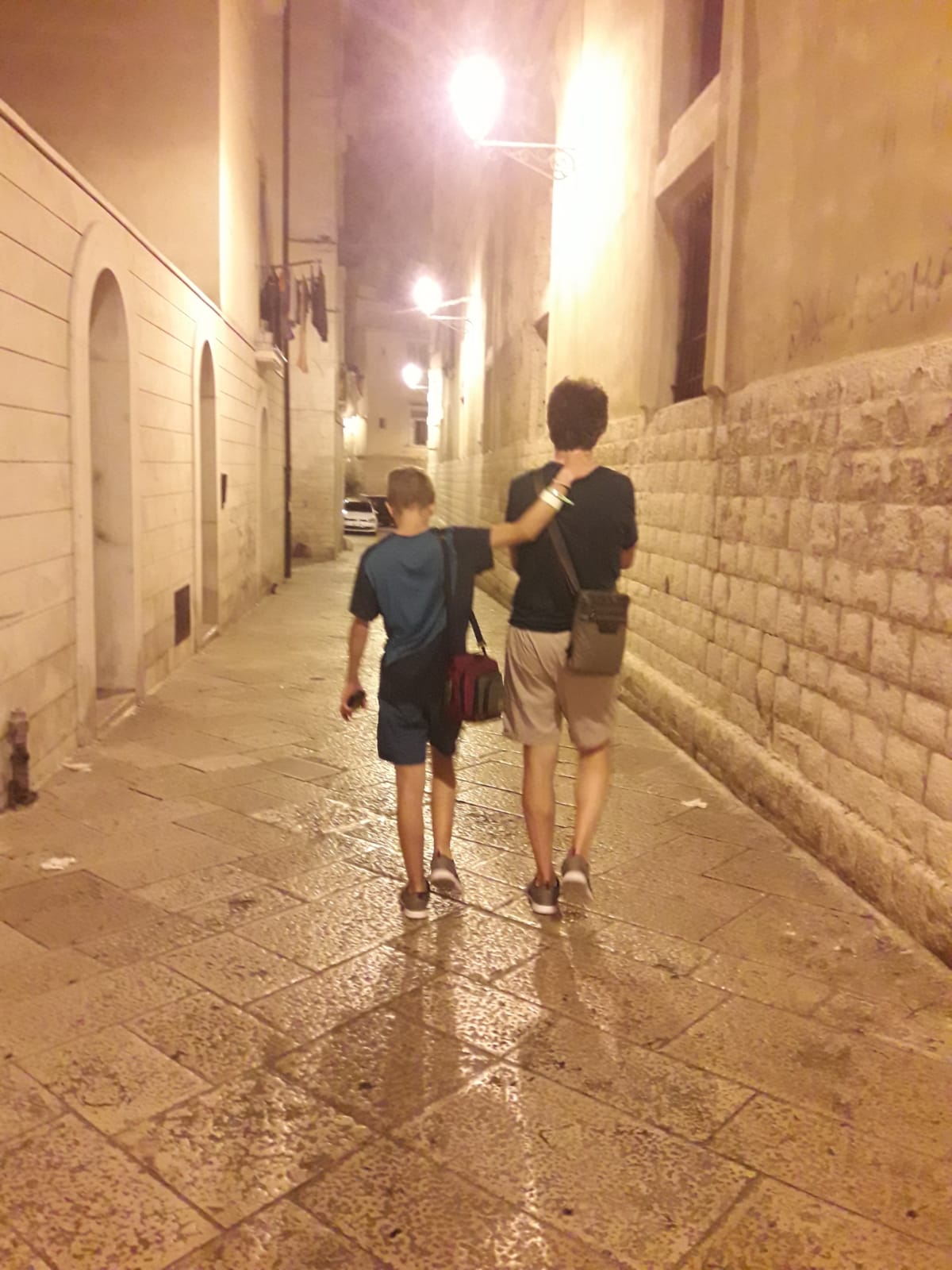 2018 - Bari, l'abbraccio e il commiato
